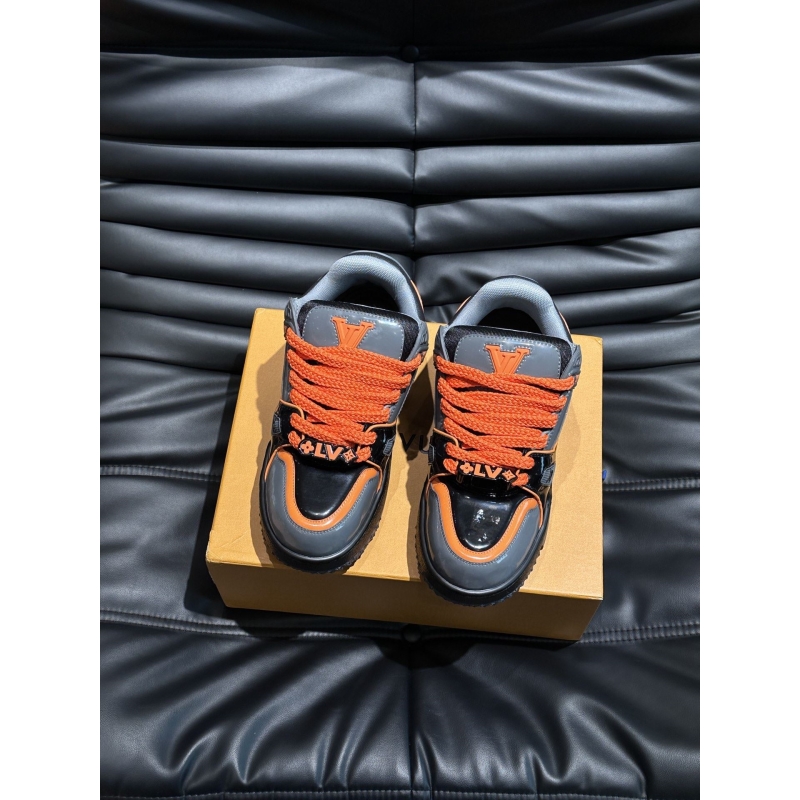l**is V*t*n sneakers